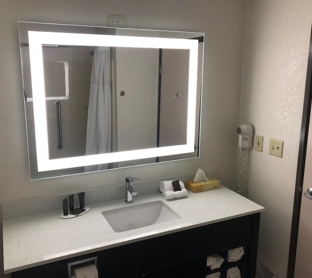 Comfort Inn & Suites Liverpool - Syracuse Exteriör bild
