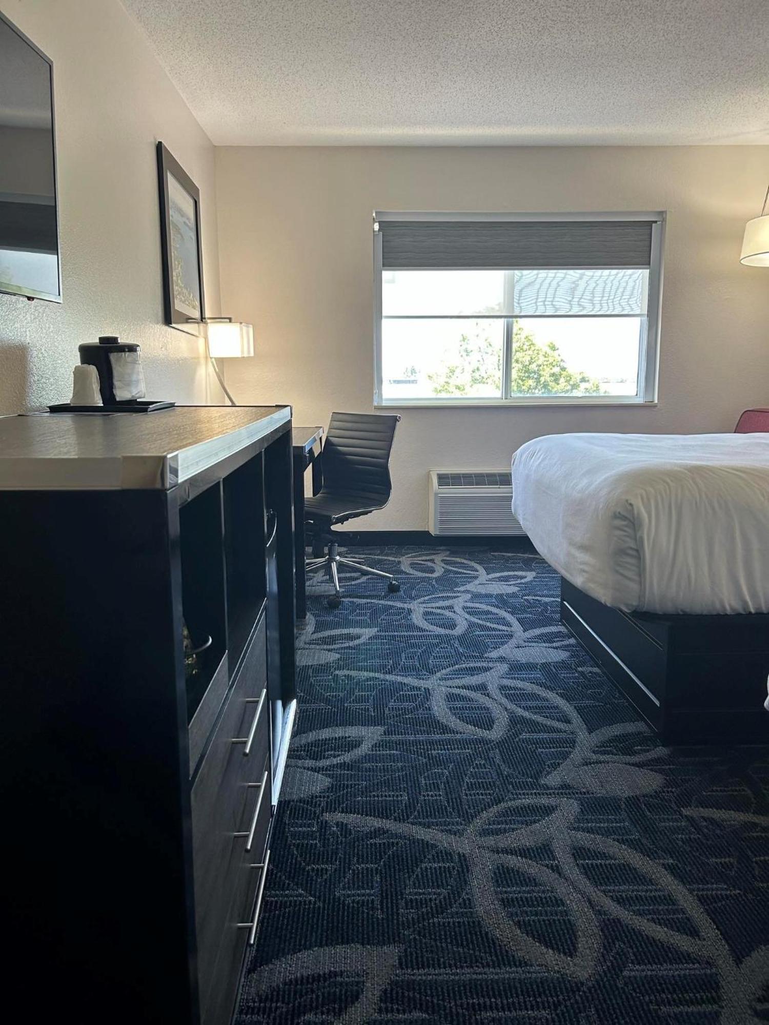 Comfort Inn & Suites Liverpool - Syracuse Exteriör bild